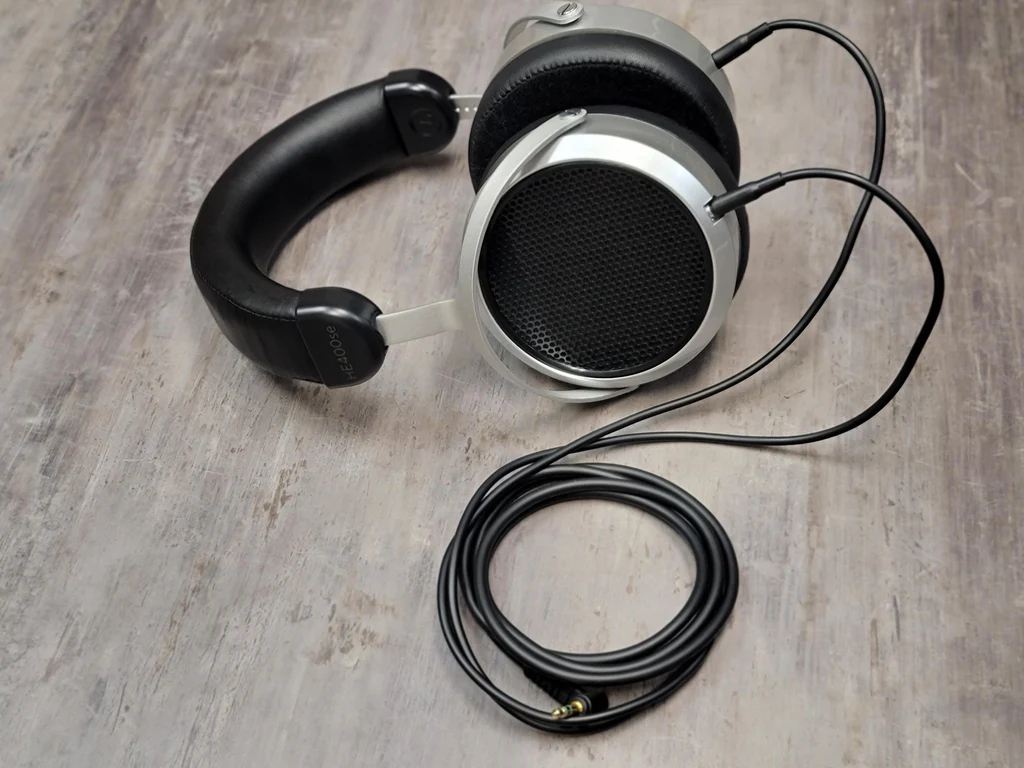 Hifiman HE400se with cable