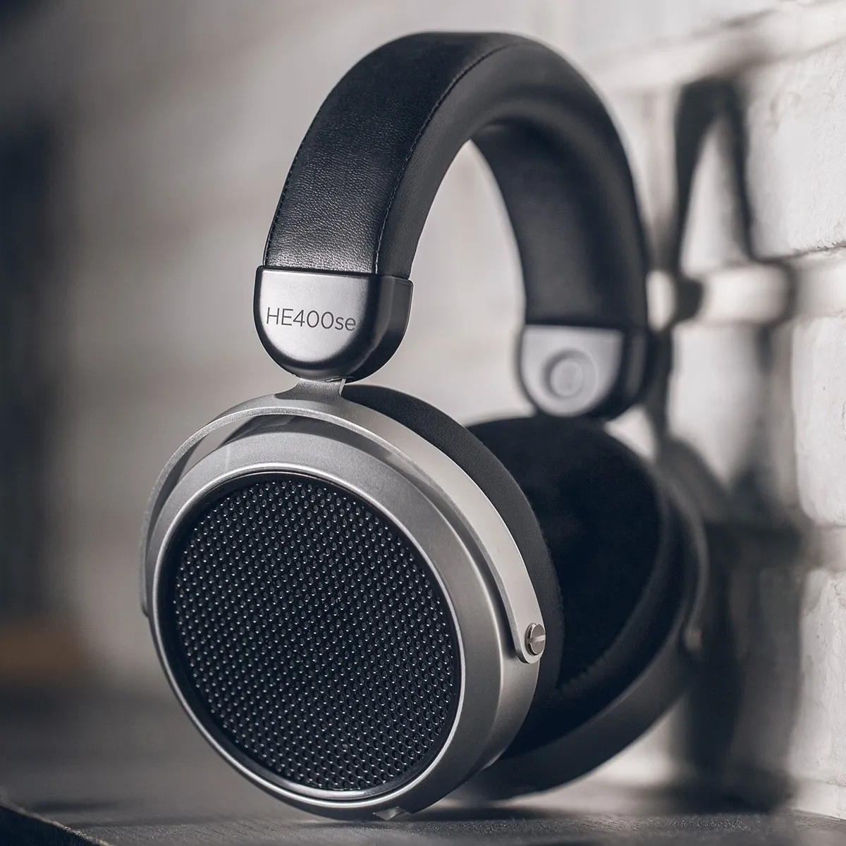 Audiophile's Budget Gem: Hifiman HE400se Review and Comparison